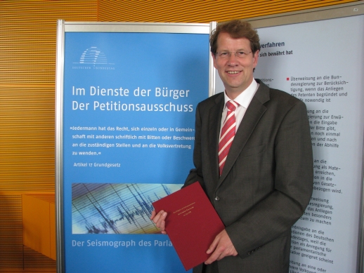 Gero Storjohann MdB bei der Präsentation des Jahresberichts 2008 des Petitionsausschusses